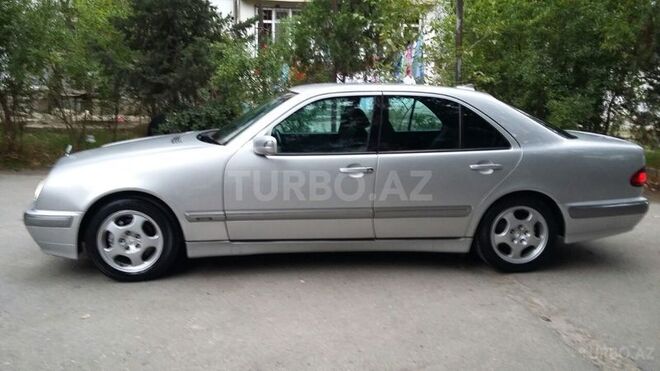Mercedes E 220 1999, 300,000 km - 2.2 l - Bakı
