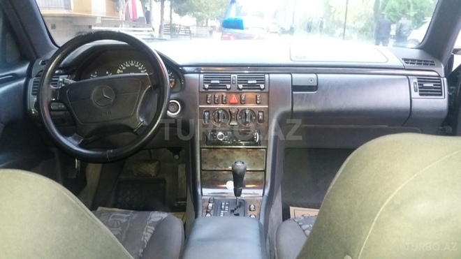 Mercedes E 200 1997, 450,000 km - 2.0 l - Yevlax