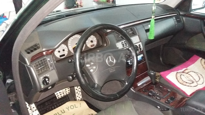Mercedes E 270 2000, 256,531 km - 2.7 l - Bakı