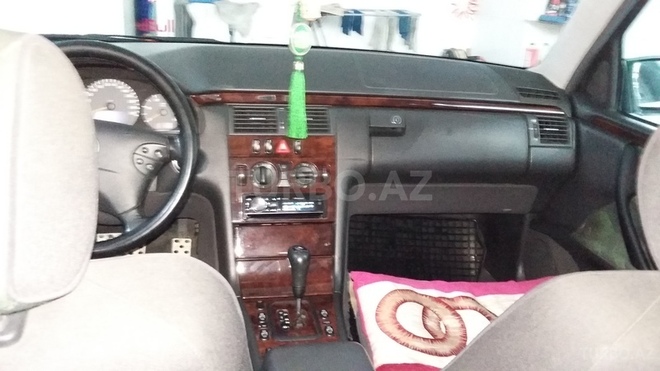 Mercedes E 270 2000, 256,531 km - 2.7 l - Bakı