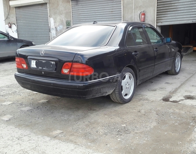 Mercedes E 240 1998, 258,000 km - 2.4 l - Bakı