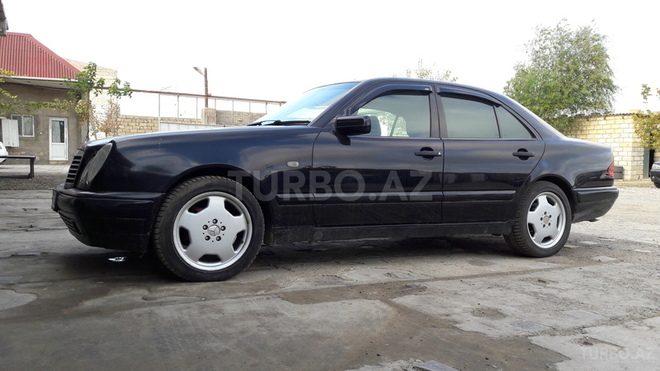 Mercedes E 240 1998, 258,000 km - 2.4 l - Bakı