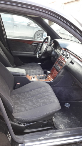 Mercedes E 240 1998, 258,000 km - 2.4 l - Bakı