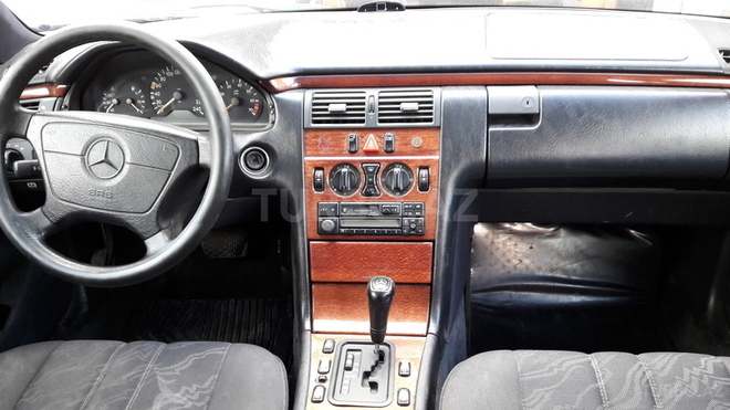Mercedes E 240 1998, 258,000 km - 2.4 l - Bakı