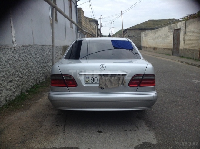 Mercedes E 220 2001, 340,000 km - 2.2 l - Bakı