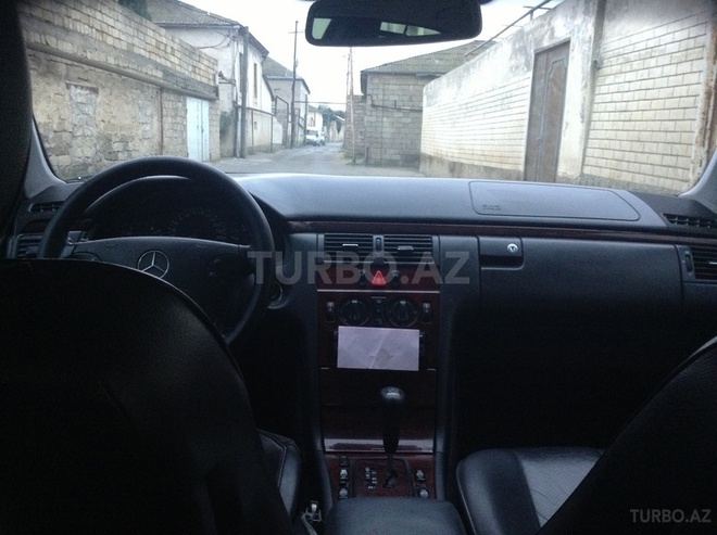 Mercedes E 220 2001, 340,000 km - 2.2 l - Bakı