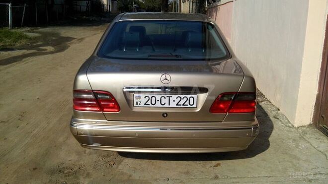 Mercedes E 240 2000, 260,000 km - 2.4 l - Gəncə