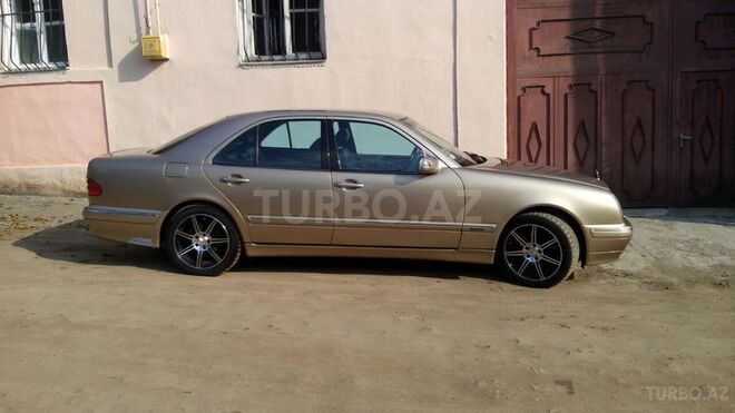 Mercedes E 240 2000, 260,000 km - 2.4 l - Gəncə