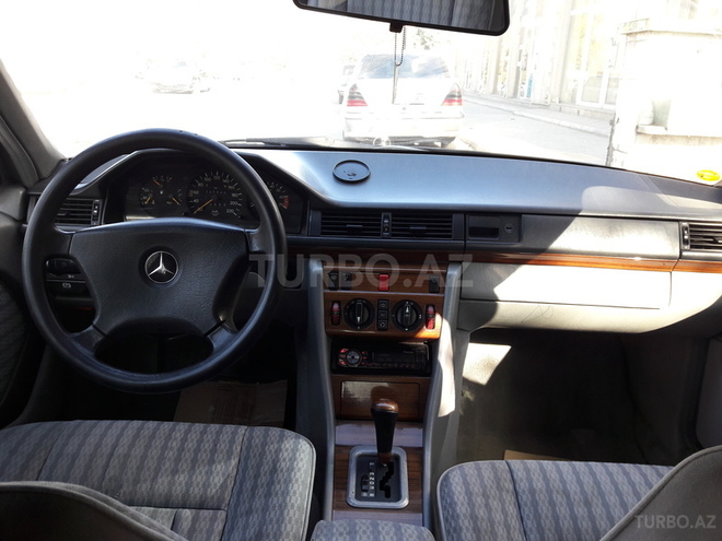 Mercedes E 230 1993, 329,600 km - 2.3 l - Bərdə