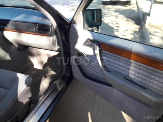 Mercedes E 230 1993, 329,600 km - 2.3 l - Bərdə