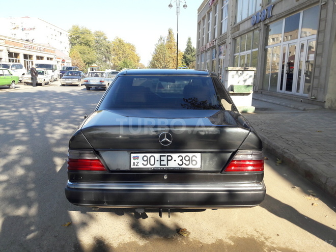Mercedes E 230 1993, 329,600 km - 2.3 l - Bərdə