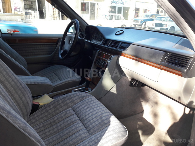 Mercedes E 230 1993, 329,600 km - 2.3 l - Bərdə