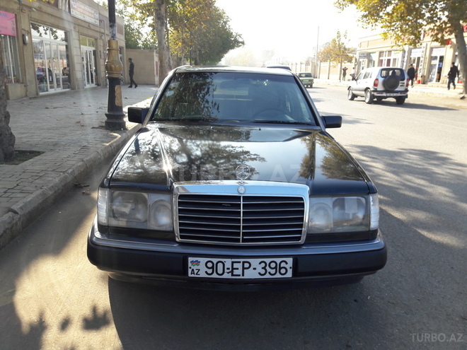 Mercedes E 230 1993, 329,600 km - 2.3 l - Bərdə