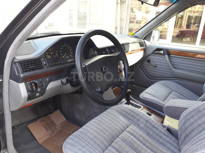 Mercedes E 230 1993, 329,600 km - 2.3 l - Bərdə