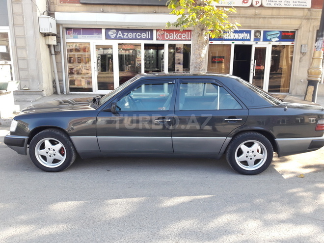 Mercedes E 230 1993, 329,600 km - 2.3 l - Bərdə