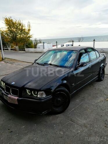 BMW 318 1994, 301,000 km - 1.8 l - Bakı