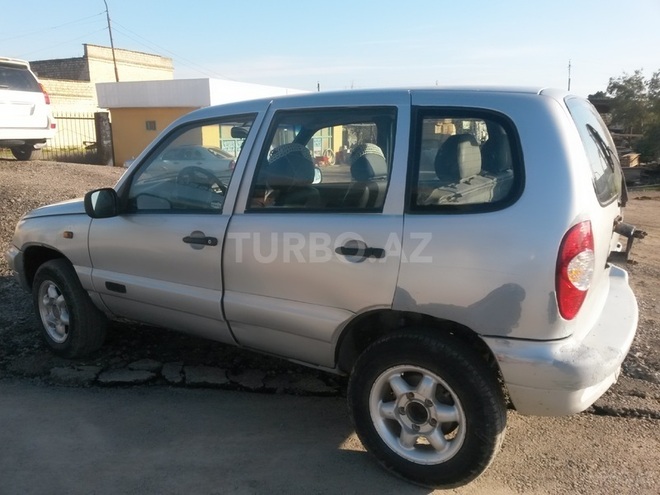 Chevrolet Niva 2006, 260,000 km - 1.7 л - Saatlı