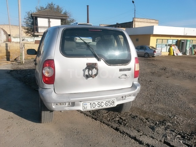 Chevrolet Niva 2006, 260,000 km - 1.7 л - Saatlı