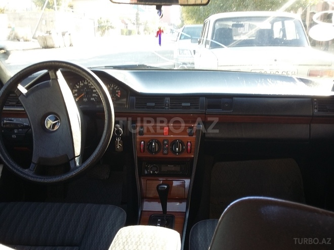 Mercedes E 230 1991, 310,010 km - 2.3 l - Bakı