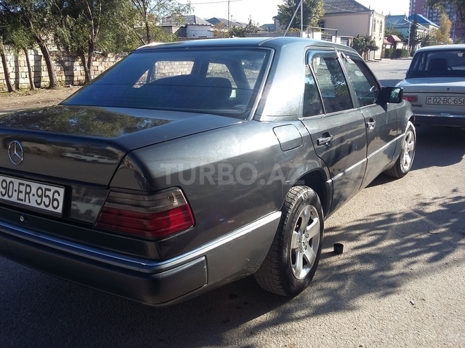 Mercedes E 230 1991, 310,010 km - 2.3 l - Bakı