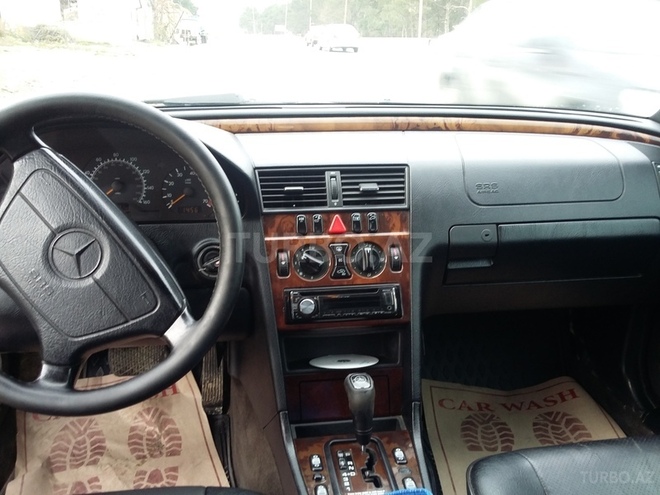 Mercedes C 230 1999, 297,000 km - 2.3 l - Bakı