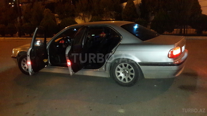 BMW 735 2001, 265,432 km - 3.5 l - Bakı