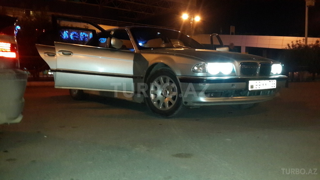 BMW 735 2001, 265,432 km - 3.5 l - Bakı