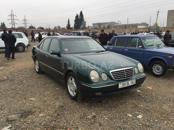 Mercedes E 220 2000, 220,456 km - 2.2 l - Gəncə