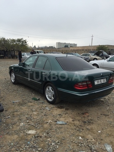 Mercedes E 220 2000, 220,456 km - 2.2 l - Gəncə