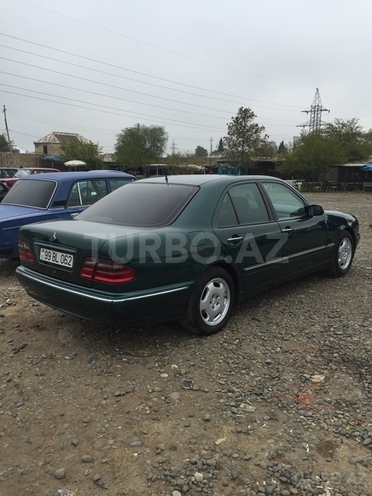 Mercedes E 220 2000, 220,456 km - 2.2 l - Gəncə