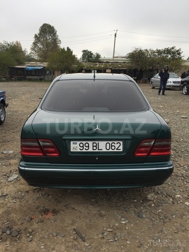Mercedes E 220 2000, 220,456 km - 2.2 l - Gəncə