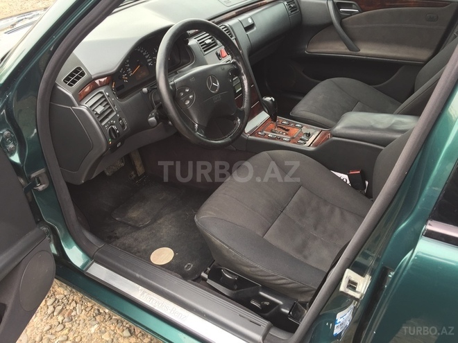 Mercedes E 220 2000, 220,456 km - 2.2 l - Gəncə