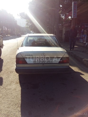 Mercedes E 200 1993, 325,000 km - 2.0 l - Bakı