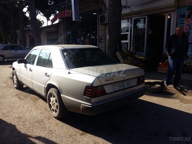 Mercedes E 200 1993, 325,000 km - 2.0 l - Bakı