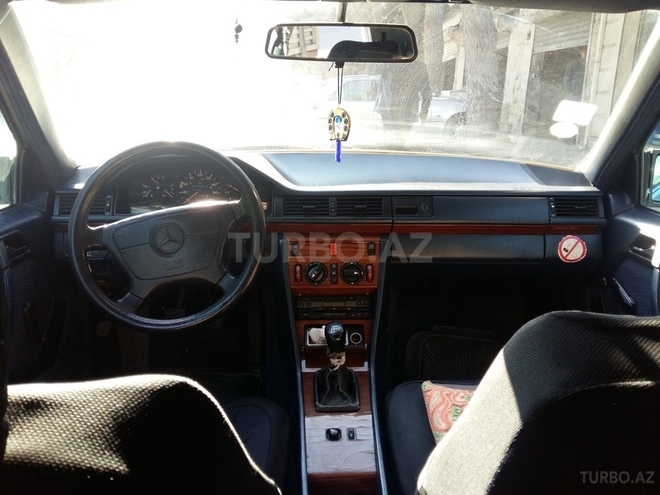 Mercedes E 200 1993, 325,000 km - 2.0 l - Bakı