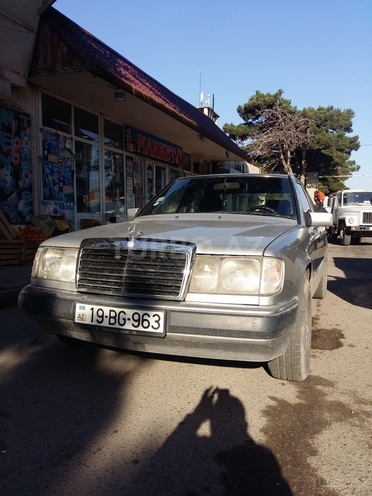 Mercedes E 200 1993, 325,000 km - 2.0 l - Bakı