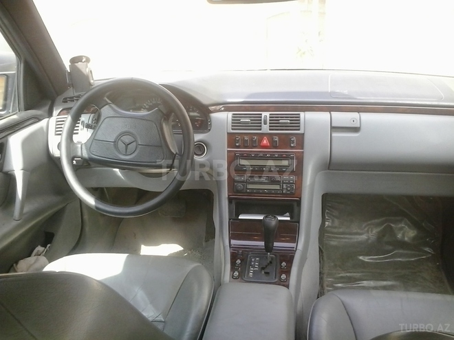 Mercedes E 280 1997, 230,000 km - 2.8 l - Bakı