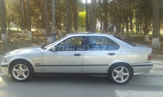 BMW 323 1995, 245,000 km - 2.5 l - Sumqayıt