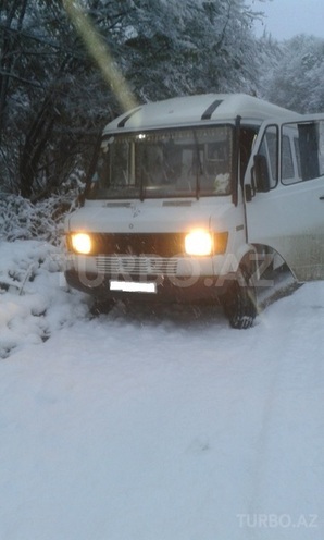 Mercedes 208 D 1993, 234,500 km - 2.3 l - Göygöl