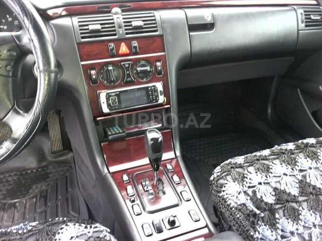 Mercedes E 220 2002, 289,000 km - 2.2 l - Bakı