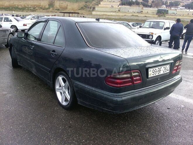 Mercedes E 220 2002, 289,000 km - 2.2 l - Bakı
