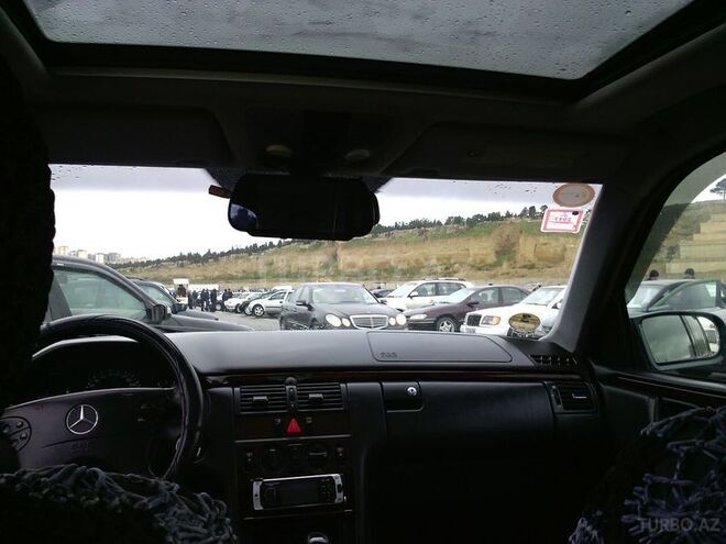 Mercedes E 220 2002, 289,000 km - 2.2 l - Bakı