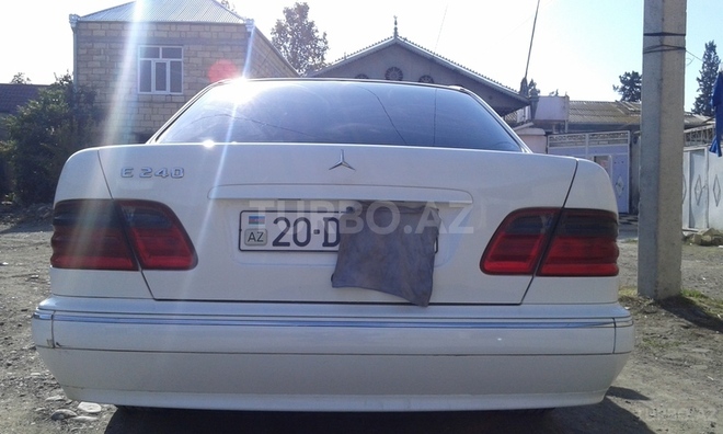 Mercedes E 240 2000, 200,000 km - 2.6 l - Gəncə