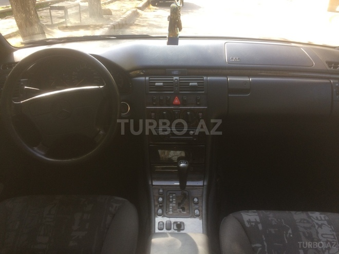 Mercedes E 220 1998, 256,700 km - 2.2 l - Bakı
