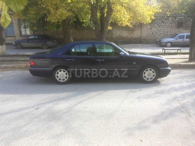 Mercedes E 220 1998, 256,700 km - 2.2 l - Bakı