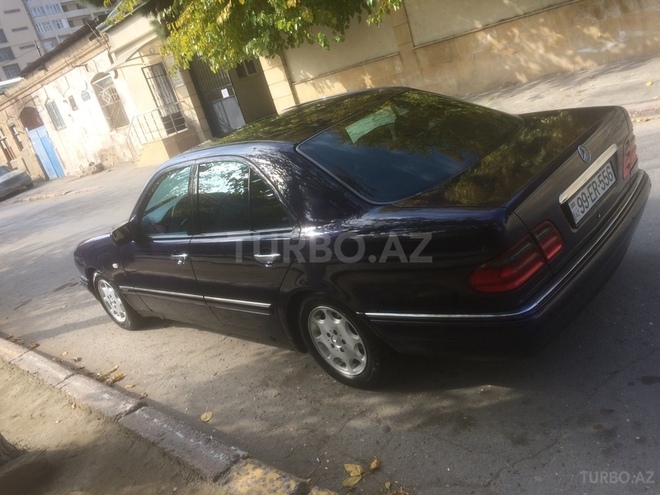 Mercedes E 220 1998, 256,700 km - 2.2 l - Bakı