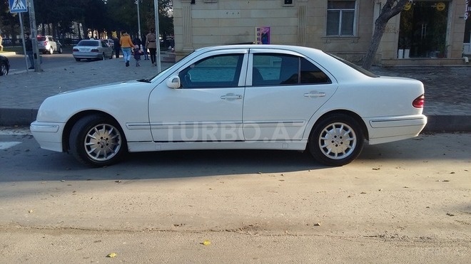 Mercedes E 220 2000, 354,653 km - 2.2 l - Bakı