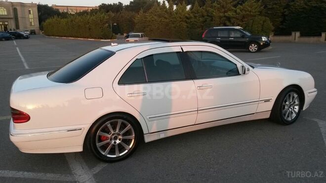 Mercedes E 220 2001, 176,000 km - 2.2 l - Bakı