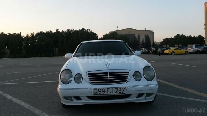 Mercedes E 220 2001, 176,000 km - 2.2 l - Bakı