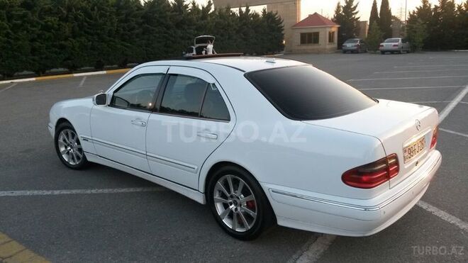 Mercedes E 220 2001, 176,000 km - 2.2 l - Bakı